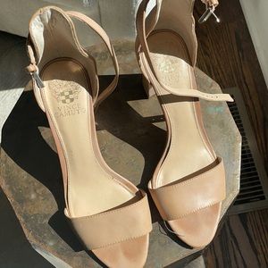 Size 9 Vince Camuto nude block heels